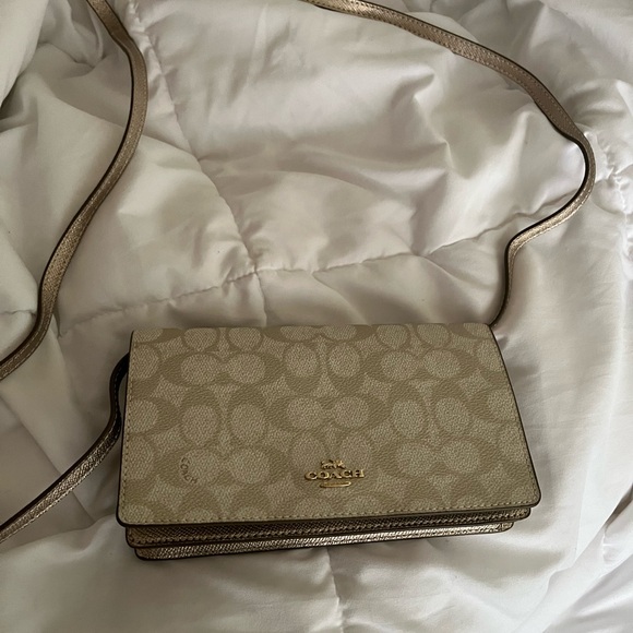 Coach Bag - Picture 2 of 10